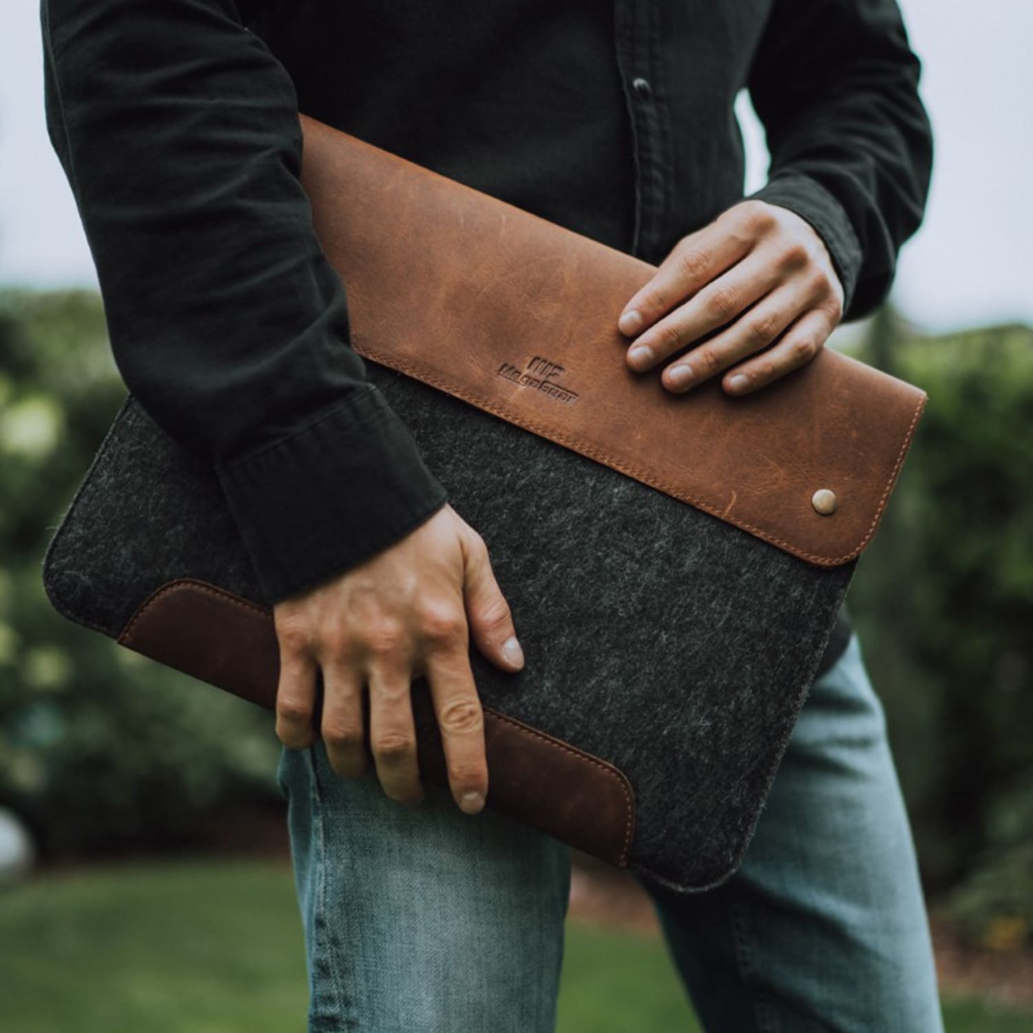 MegaGear Fine Leather and Fleece Sleeve Bag for MacBook Pro, MacBook Air and iPad Case
